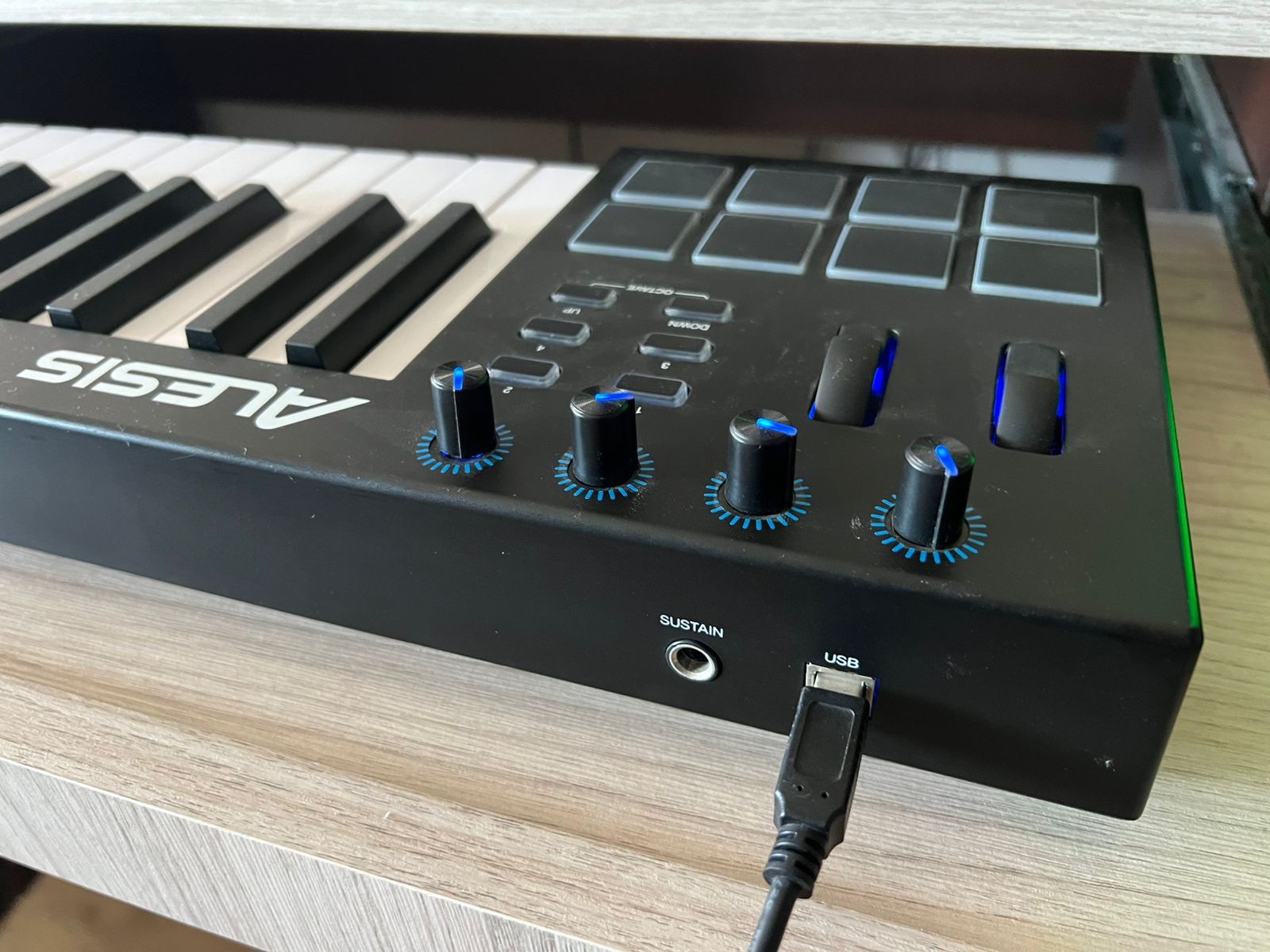 ALESIS V49 Teclado Controlador Midi 49 Teclas USB MIDI Cod: 20794-13 - Imagen 6