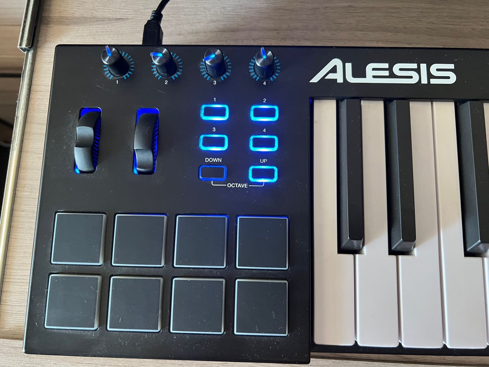 ALESIS V49 Teclado Controlador Midi 49 Teclas USB MIDI Cod: 20794-13 - Imagen 4