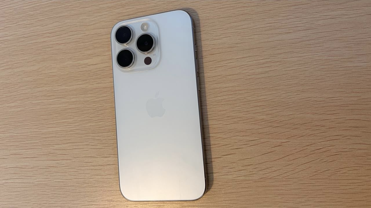 iPhone 15 Pro Titanio Blanco 128 GB cod: 22010-2 - Imagen 3