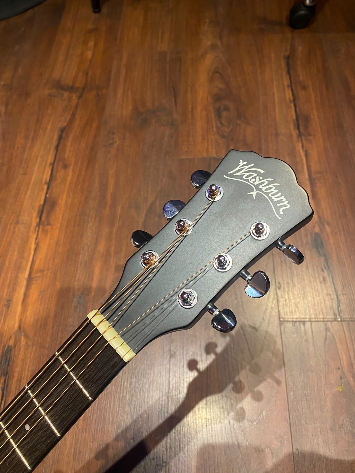 Guitarra Electroacústica Washburn DFEFE Deep Forest Ebony cod: 22093-9 - Imagen 8