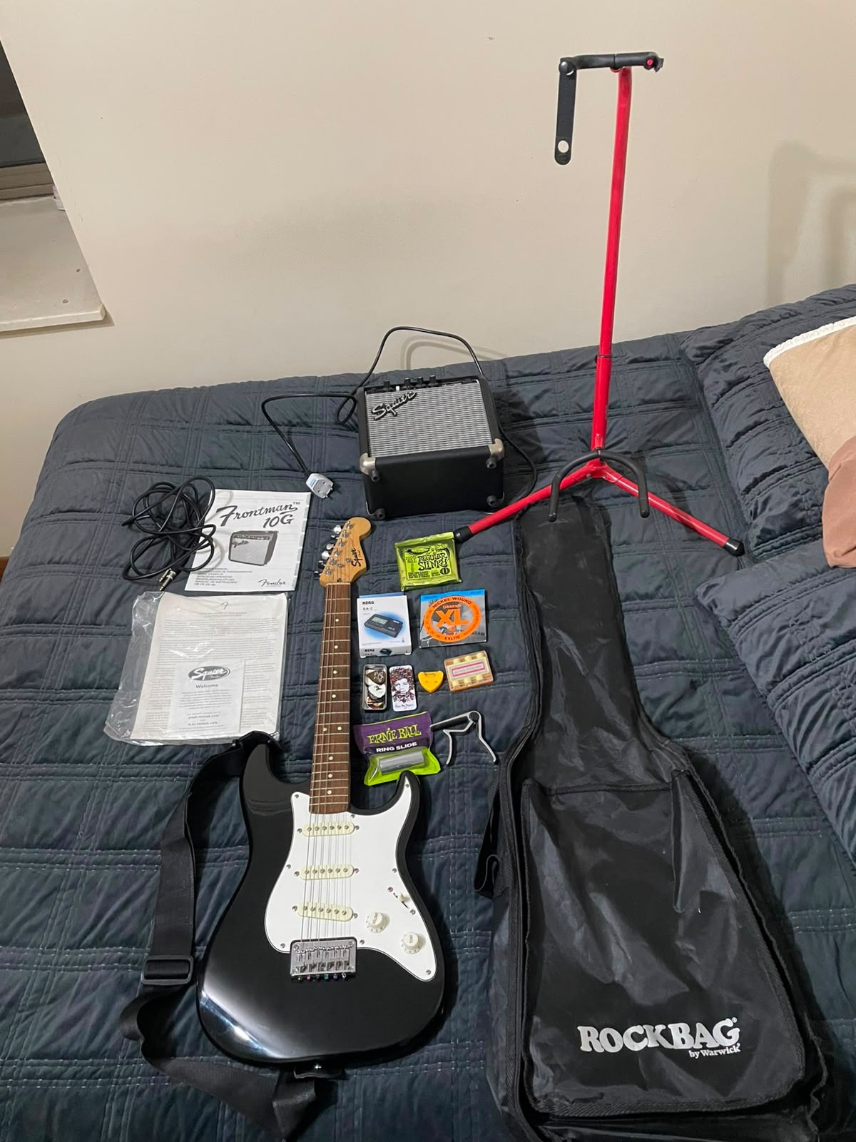 Guitarra Eléctrica Squier Stratocaster + Amplificador Squier Frontman 10G cod: 22065-5 - Imagen 2