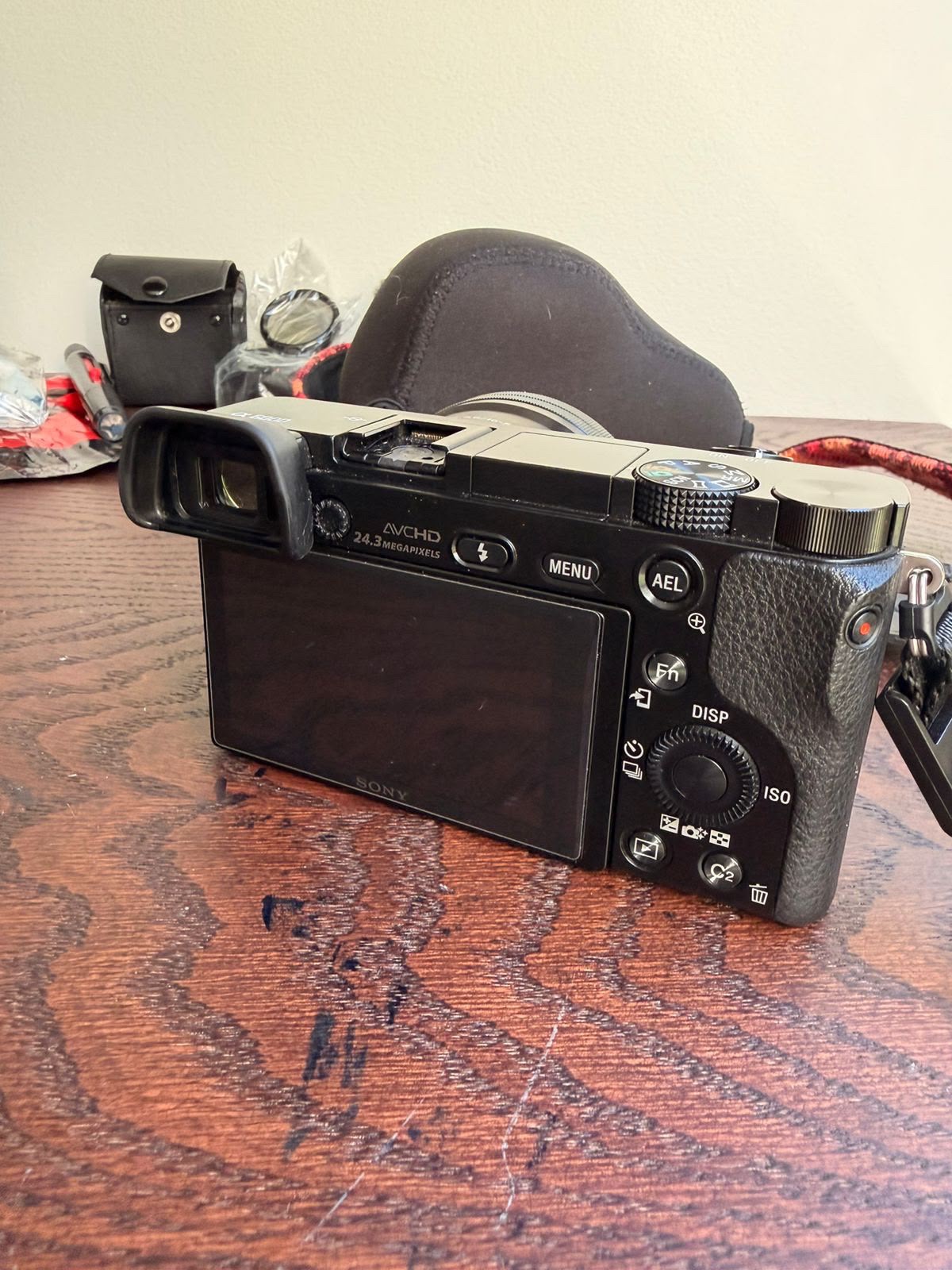 Sony alpha 6000 con 2 lentes 16-50 y 1.8-50 cod: 22023-1 - Imagen 7